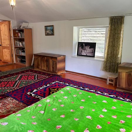Hotel Toktogul Ghesthouse Zewnętrze zdjęcie
