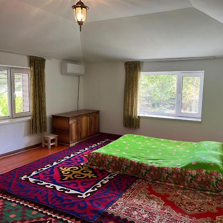 Hotel Toktogul Ghesthouse Zewnętrze zdjęcie