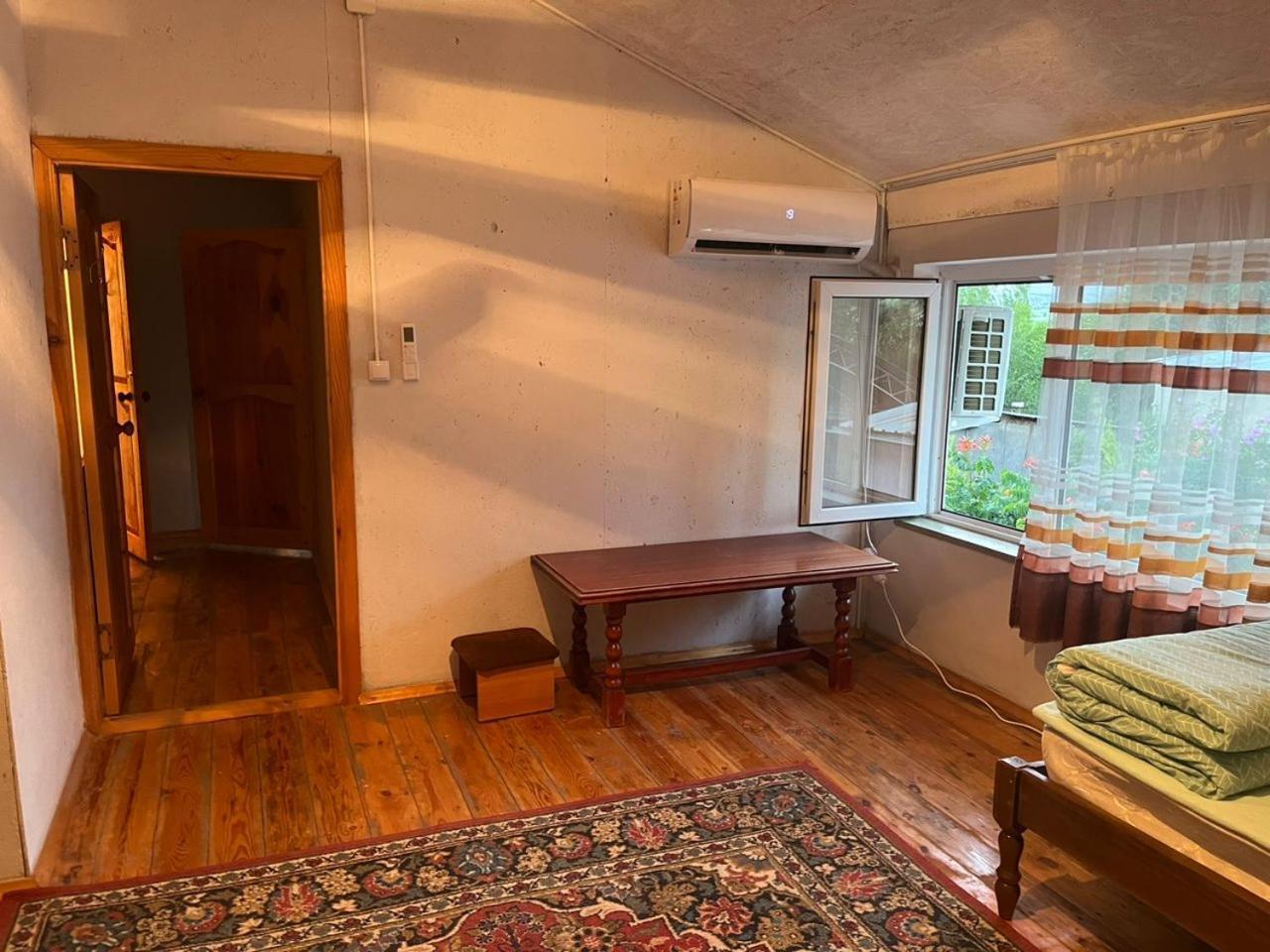 Hotel Toktogul Ghesthouse Zewnętrze zdjęcie
