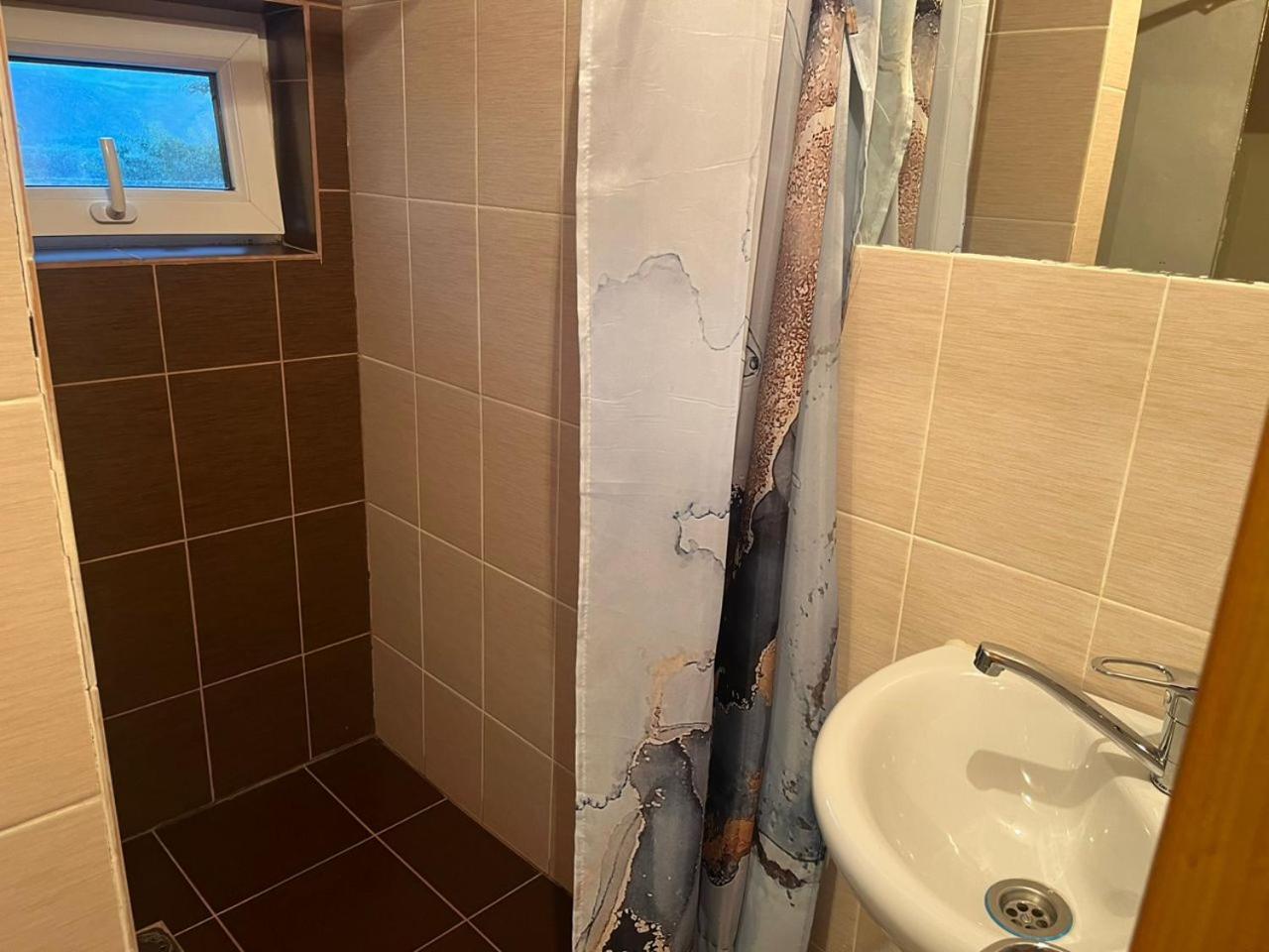 Hotel Toktogul Ghesthouse Zewnętrze zdjęcie