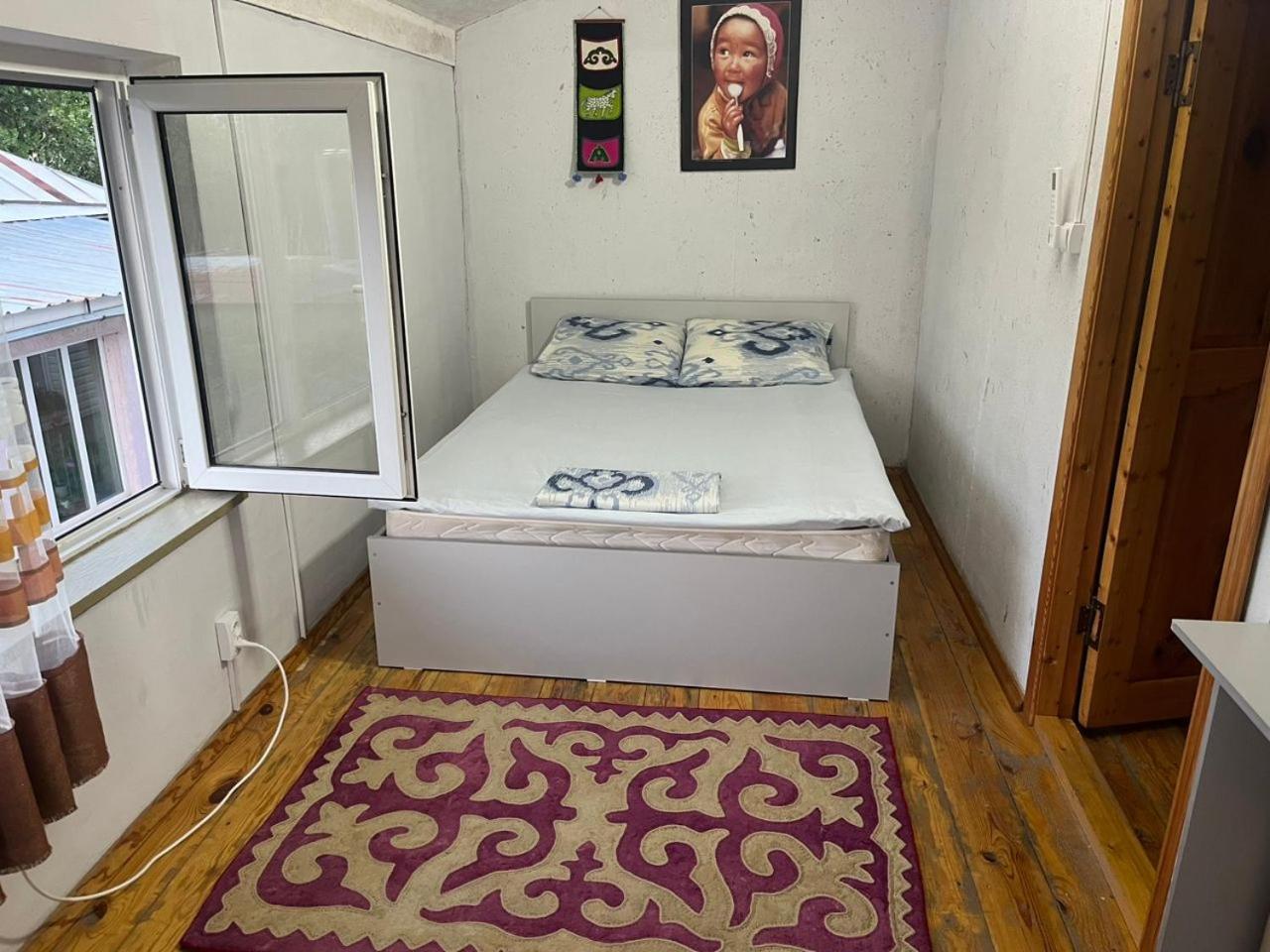 Hotel Toktogul Ghesthouse Zewnętrze zdjęcie
