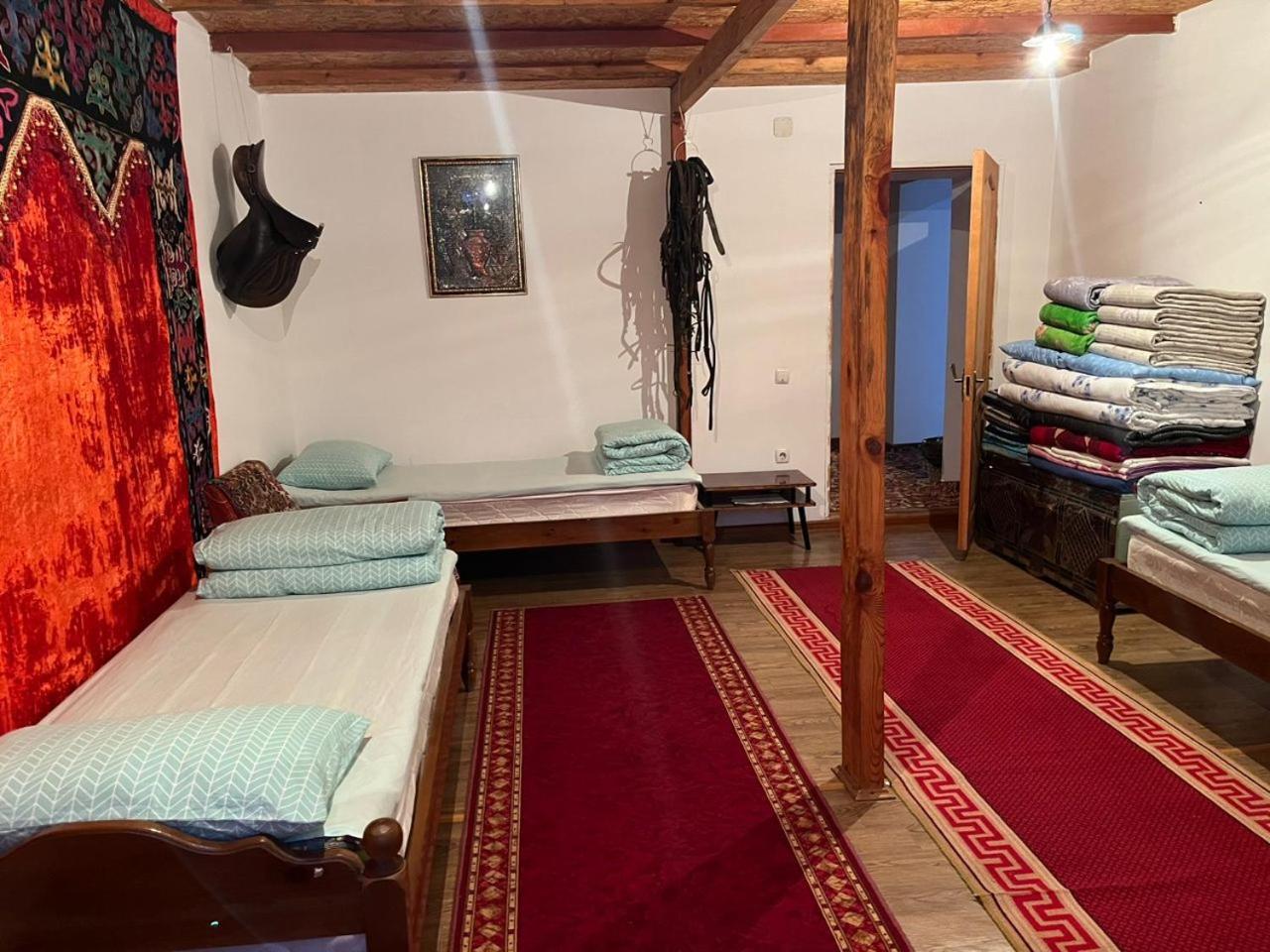 Hotel Toktogul Ghesthouse Zewnętrze zdjęcie