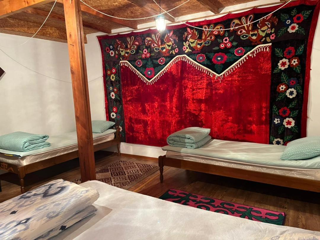 Hotel Toktogul Ghesthouse Zewnętrze zdjęcie
