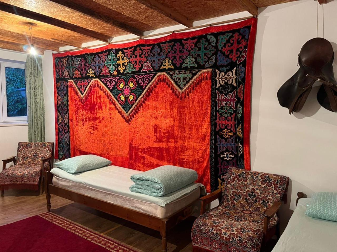 Hotel Toktogul Ghesthouse Zewnętrze zdjęcie
