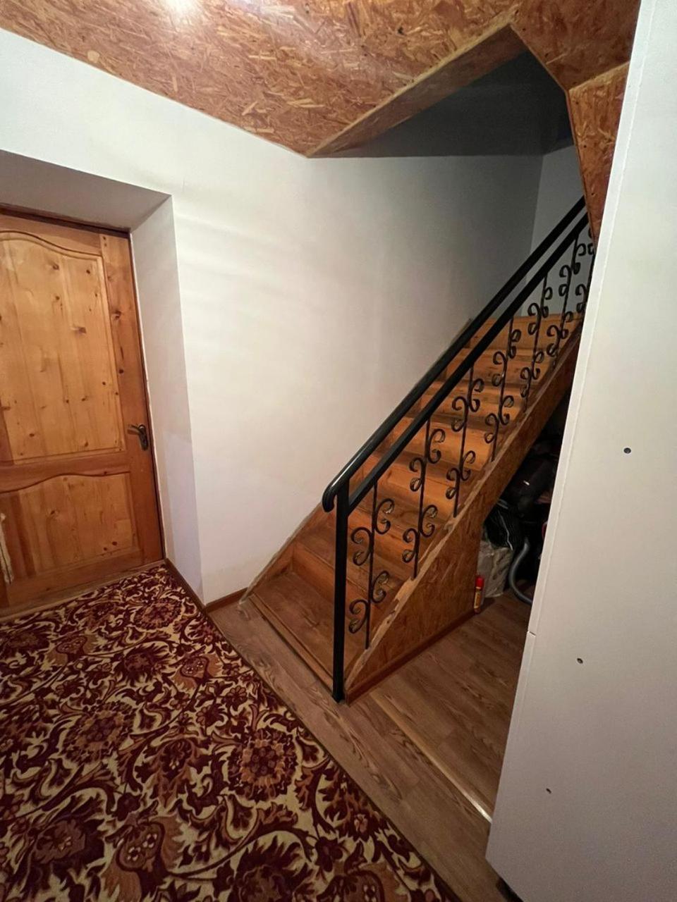 Hotel Toktogul Ghesthouse Zewnętrze zdjęcie